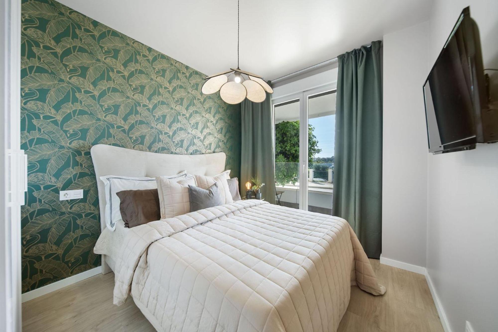 Brand New With Gym&rooftop Pool. * Marbellac